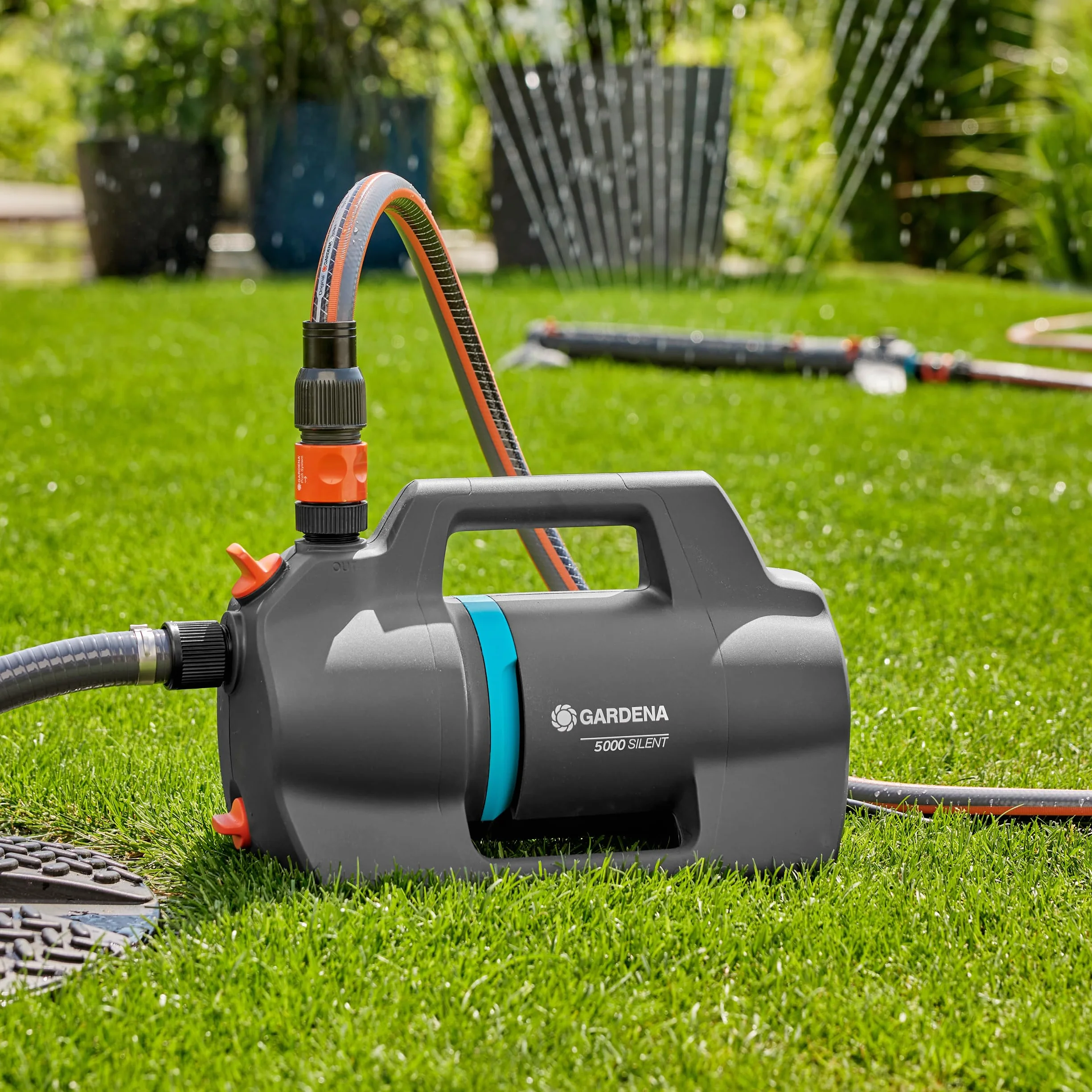 Gardena Gartenpumpe 5000 Silent Pumpen: 26% mehr Wasserdurchfluss bei gleichem Energieverbrauch*, Silent-Technologie, Regen- und UV-geschütztes Gehäuse (09080-20)
