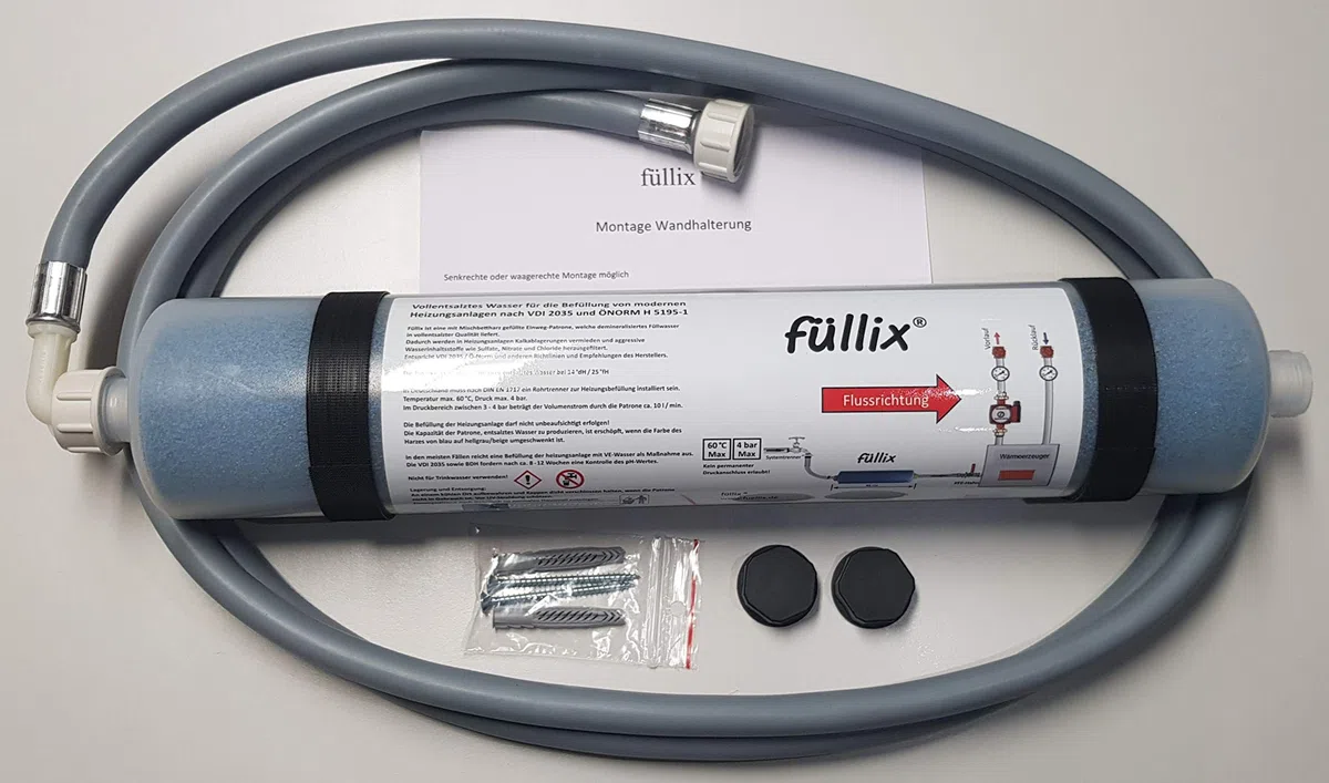 Füllix Vollentsalzungspatrone mit Wandhalterung & Füllschlauch - Füllix Vollentsalzungspatrone mit Verbrauchsanzeige - Kunststoff - Wasseraufbereitungsgerät - Wasseraufbereiter