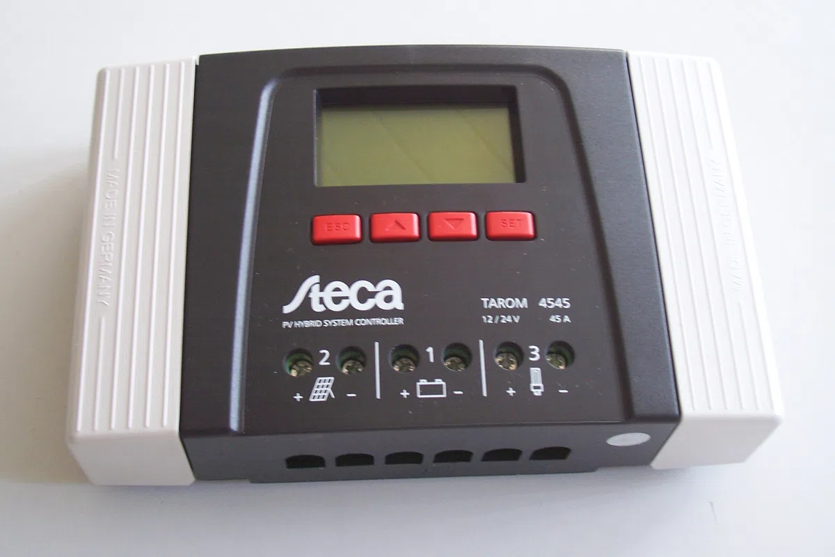 Steca Laderegler Tarom 4545 12/24V von bau-tech Solarenergie GmbH