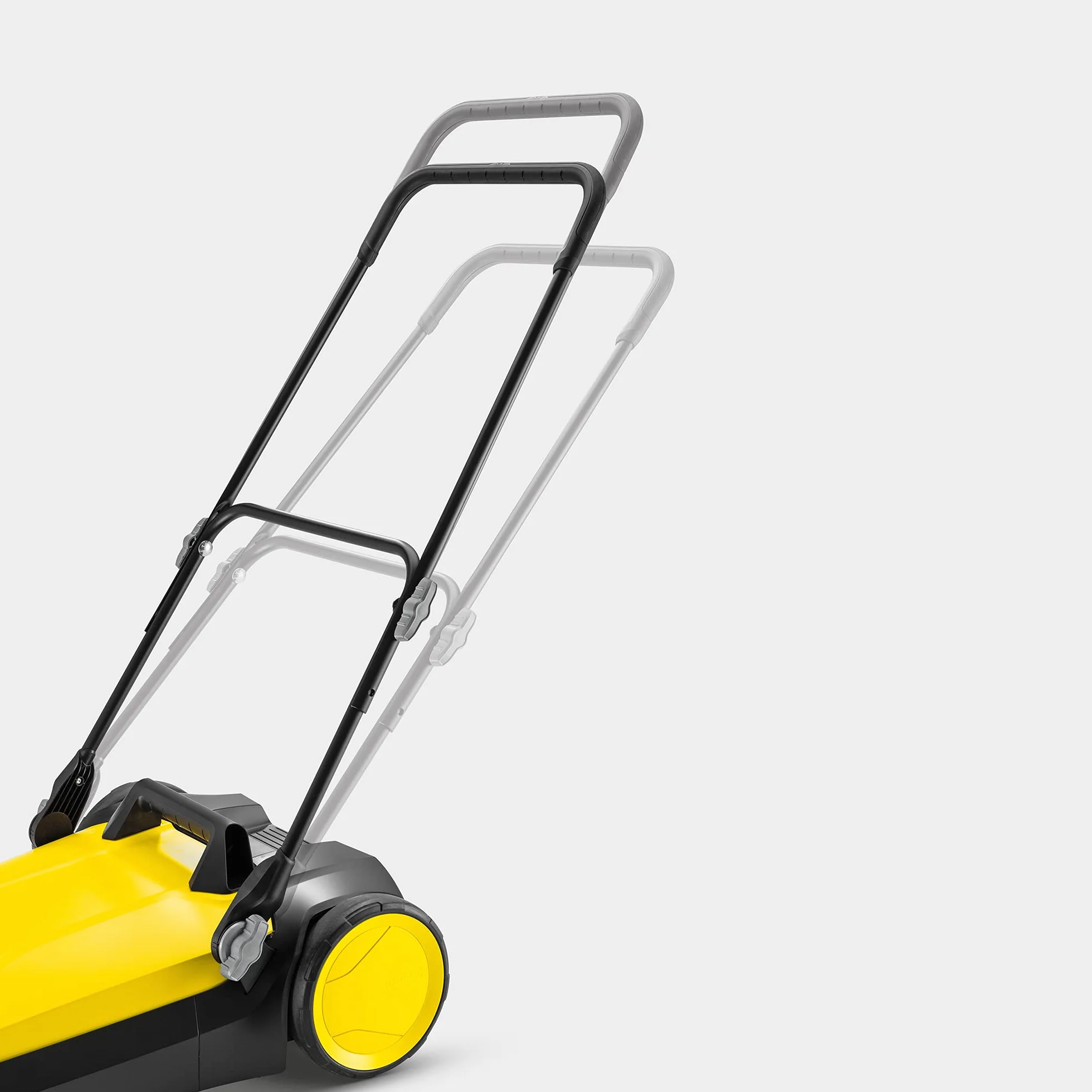 Kärcher Kehrmaschine S 4 Twin (Max. Flächenleistung: 2400m²/h, 2 Seitenbesen, Kehrbehälter: 20 l, Arbeitsbreite: 680 mm) + Kärcher Seitenbesen für feuchtes Kehrgut, für S 4 / S 4 Twin Besen