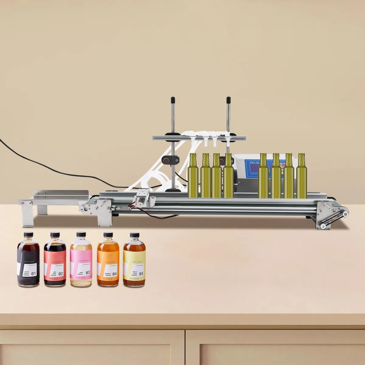 Abfüllmaschine für Flüssigkeiten mit Förderband und 1-4 einstellbaren Fülldüsen für 10-500ml Füllbereich Diaphragmenpumpe 150W geeignet