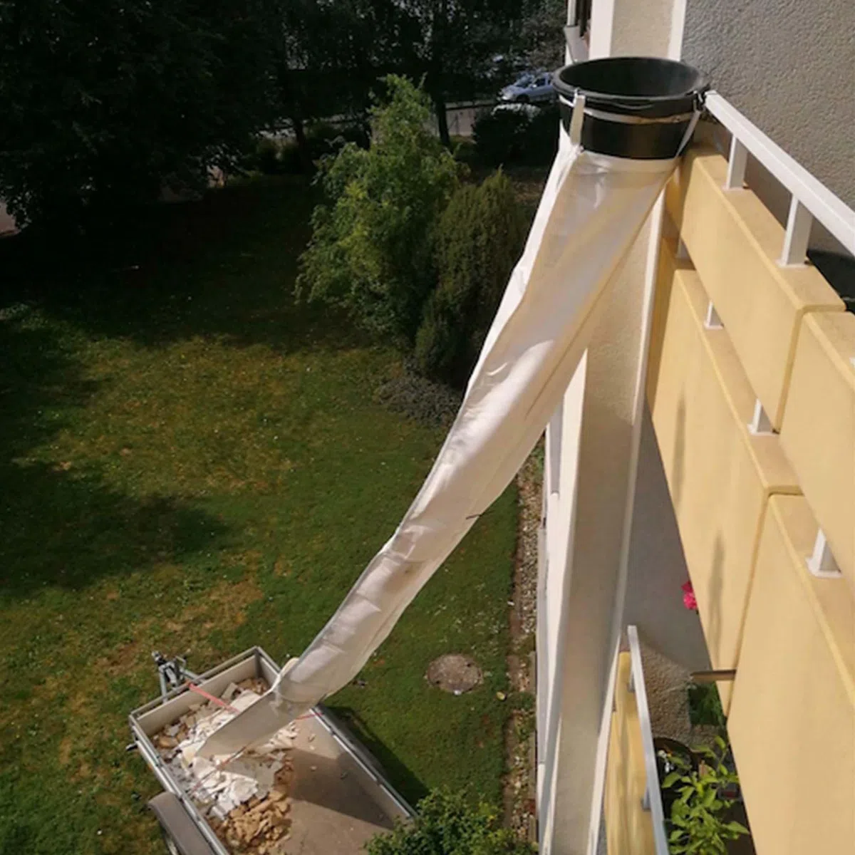 Scorprotect® Schuttrutsche Bauschuttrutsche 12 m flexibel mit Einfülltrichter, 20x Flachsäcke und Zubehör