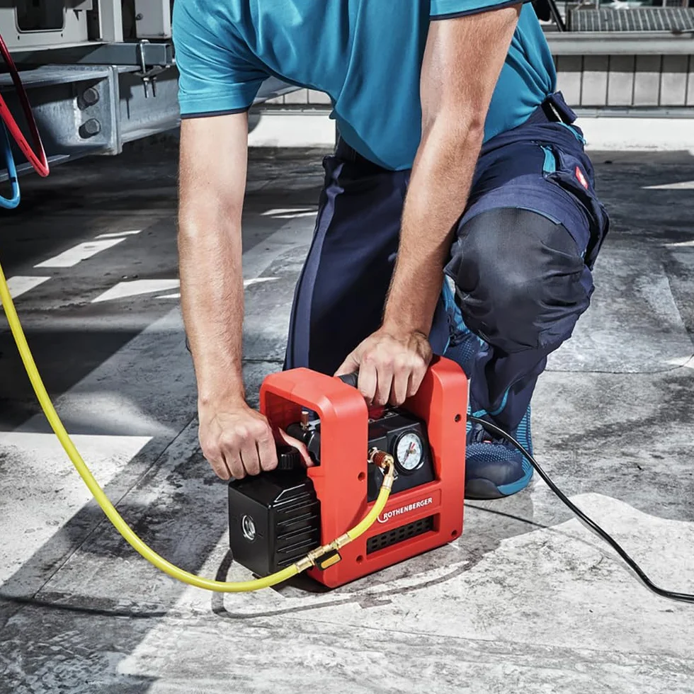 ROTHENBERGER ROAIRVAC R32 1.5 Zweistufige Drehschieberpumpe, 0-42 l/Min, 230V, 50/60Hz | 1000002399 | Vakuumpumpe