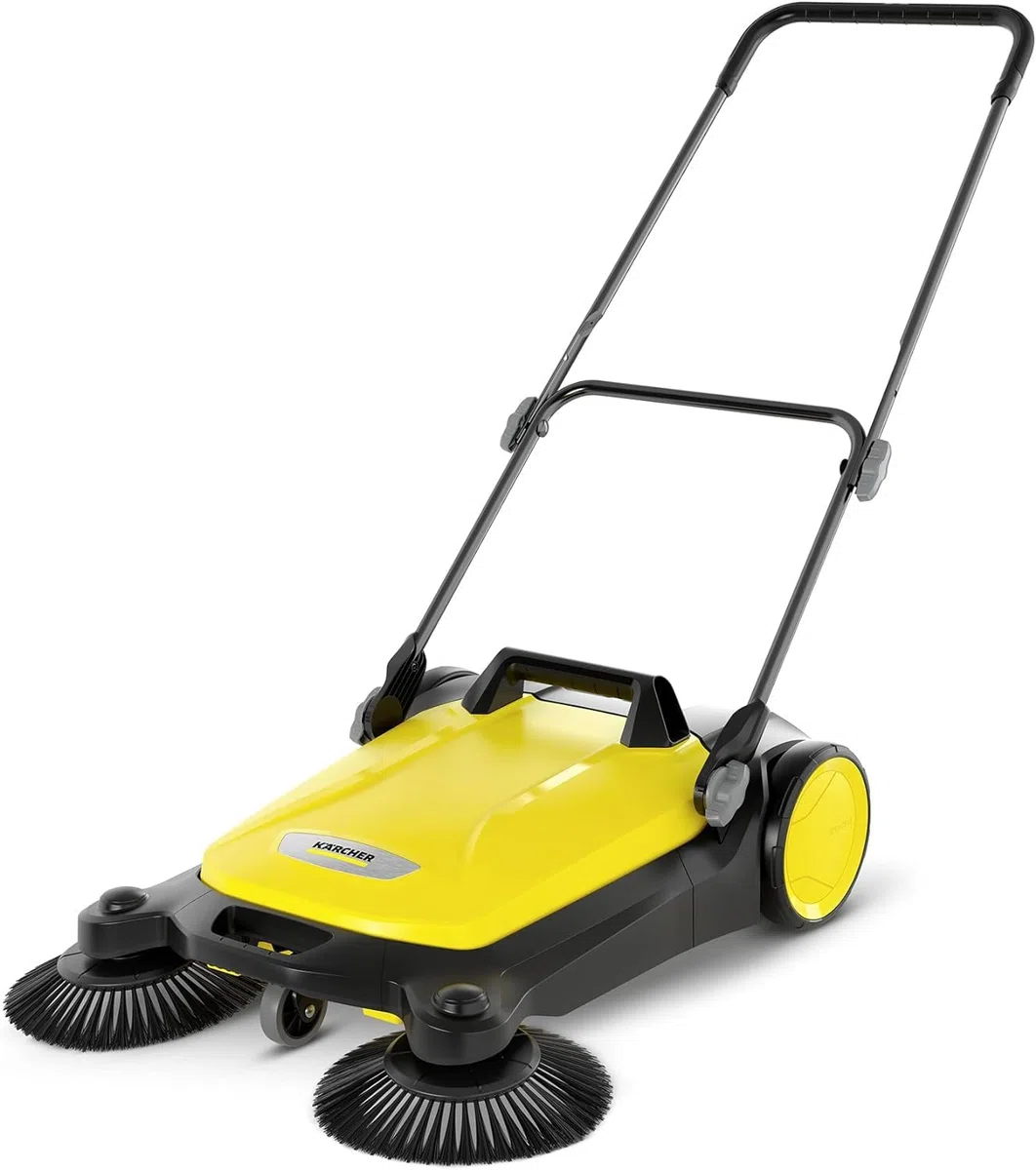 Kärcher Kehrmaschine S 4 Twin (Max. Flächenleistung: 2400m²/h, 2 Seitenbesen, Kehrbehälter: 20 l, Arbeitsbreite: 680 mm) + Kärcher Seitenbesen für feuchtes Kehrgut, für S 4 / S 4 Twin Besen
