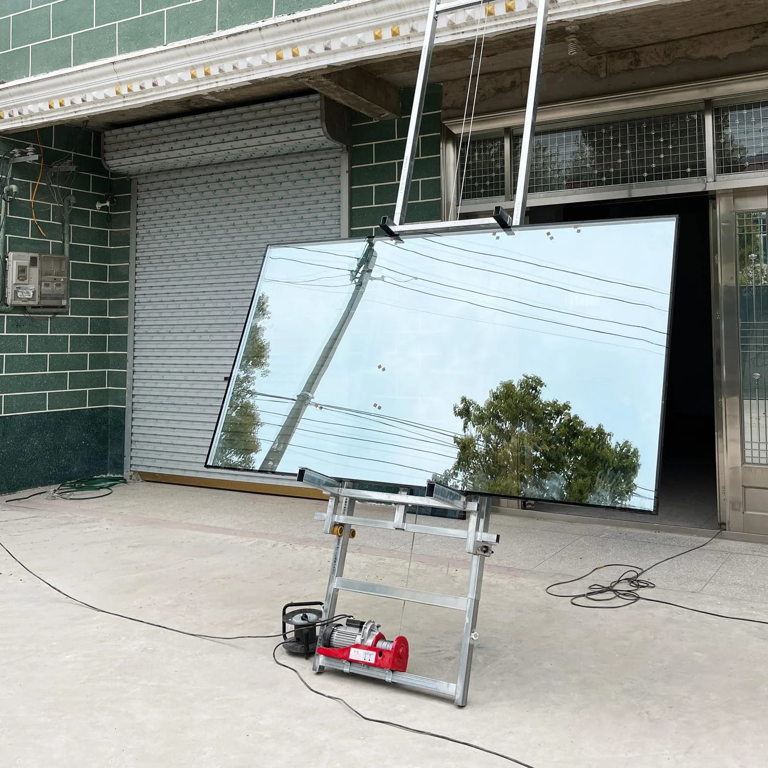 MSW Dachdecker-Aufzug 15 m bis 200 kg 1500 W 12 m/min 150 x 70 cm auch für Flachdach kabelgebundene Fernbedienung (5 m) Bauaufzug Leiterlift Leiteraufzug Dachaufzug