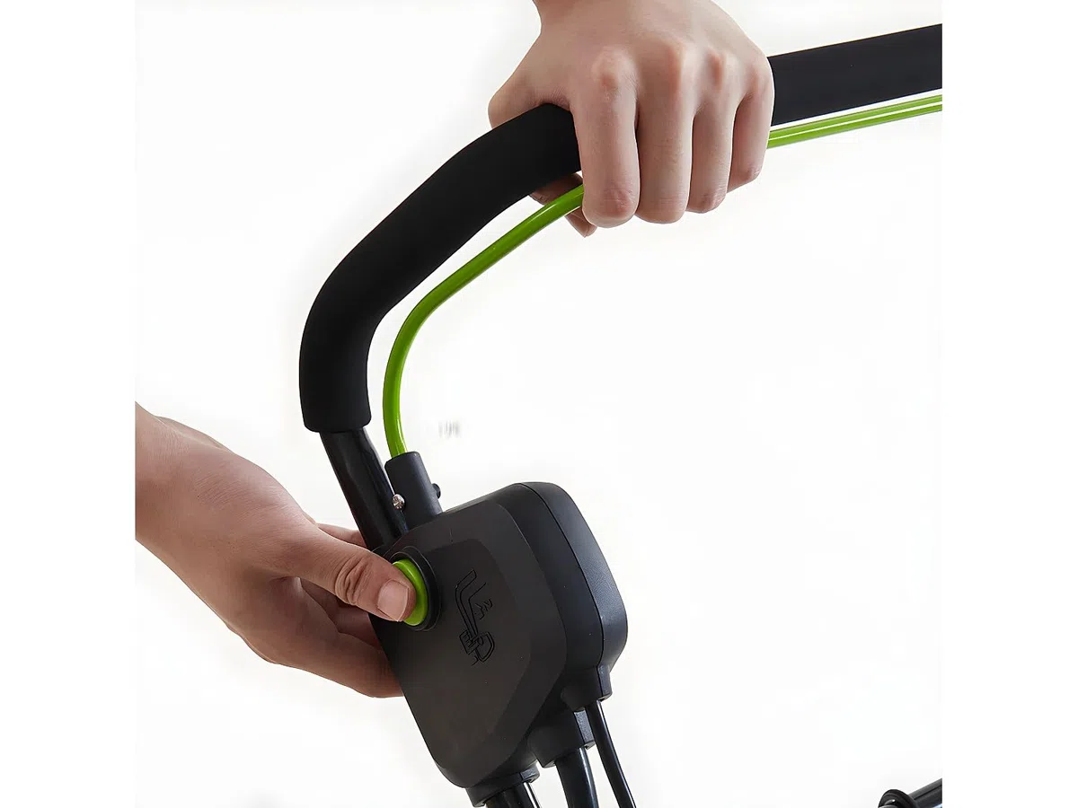 Vente-unique Kunstrasen-Bürste elektrisch - GRAMI