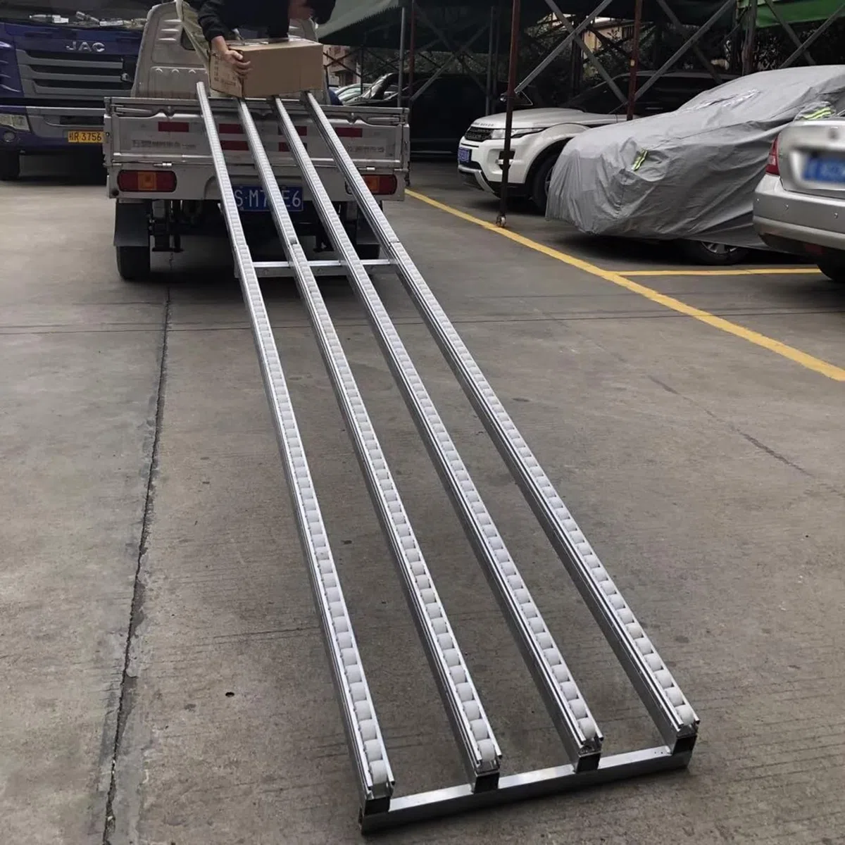 Schwerkraftförde Rollenbahn, Rollenbahnrutschen Ohne Antrieb, 30/40/50 cm Rahmen, ABS-Kunststoffrolle Fassbar Wasser Kartons Getränke Entladerolle (Farbe : Silver-(W) 30cm, Größe : (L) 150cm)