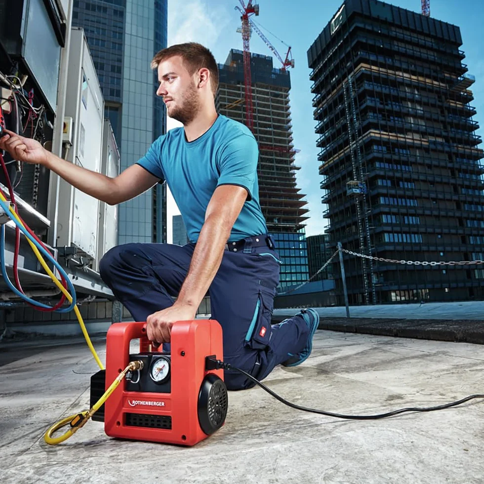 ROTHENBERGER ROAIRVAC R32 1.5 Zweistufige Drehschieberpumpe, 0-42 l/Min, 230V, 50/60Hz | 1000002399 | Vakuumpumpe